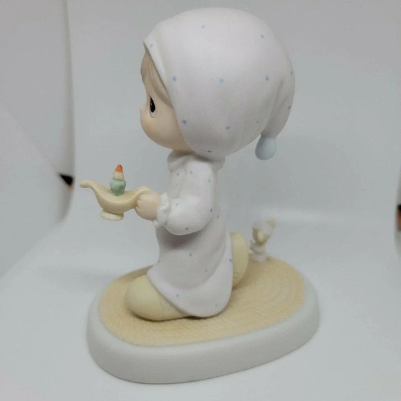 PRECIOUS MOMENTS FIGURINES "Jesus is the light that Shines" Child in Pajamas - Picture 7 of 12